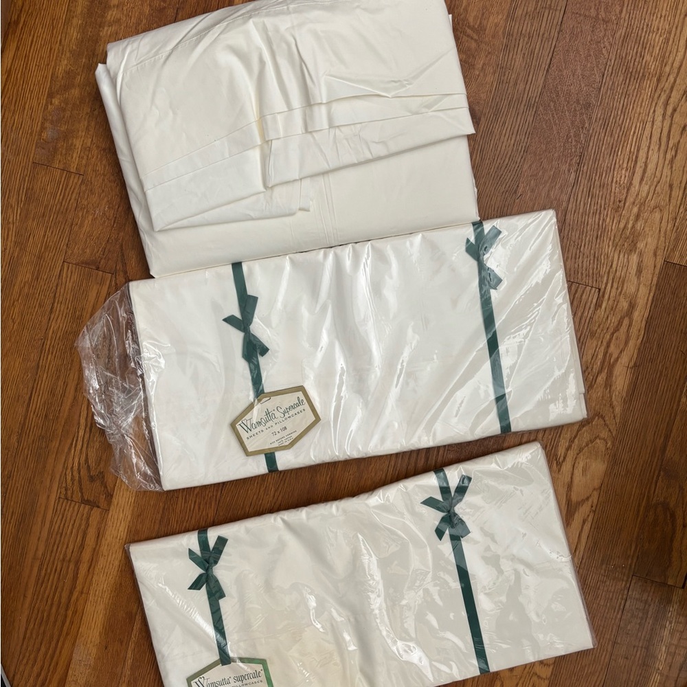 3 flat sheets in light cream all cotton